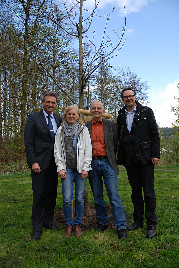 Baum uebergabe an die Stadt 1